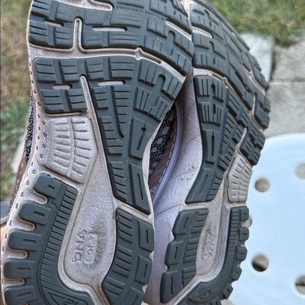 Brooks Womens Adrenaline GTS 21 Gray Running Shoes 1203291B528 Sneakers Size 8.5